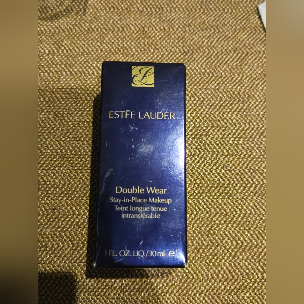 Estée Lauder Double Wear Makeup